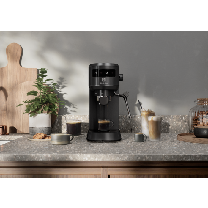 Electrolux kafijas automāts, melns E6EC1-6BST