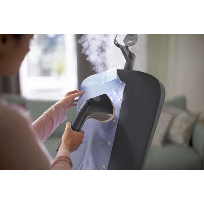 PHILIPS Tvaika gludeklis ar statīvu un iebūvētu StyleBoard, 2000W, melns STE3170/80
