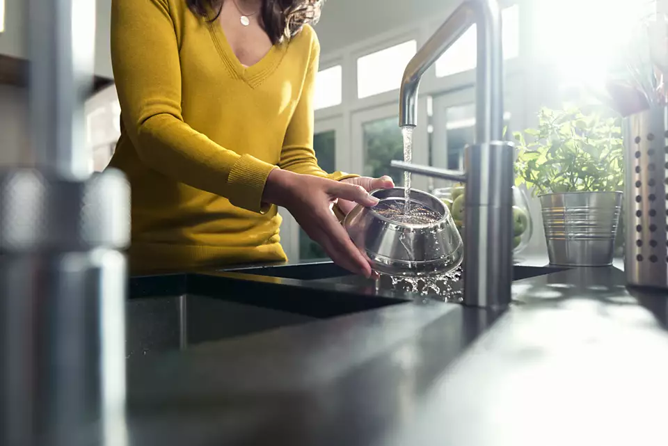 PHILIPS Avance Collection sulas spiede, 1000W (melna) HR1919/70