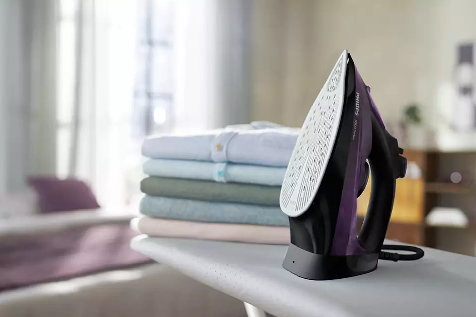 PHILIPS 5000 sērijas Tvaika gludeklis, 2400W (violets) DST5030/80