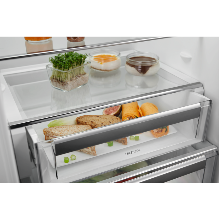 Electrolux iebūvējams ledusskapis ar saldētavu apakšā, 188.4 cm, E, balts LNS9TE19S