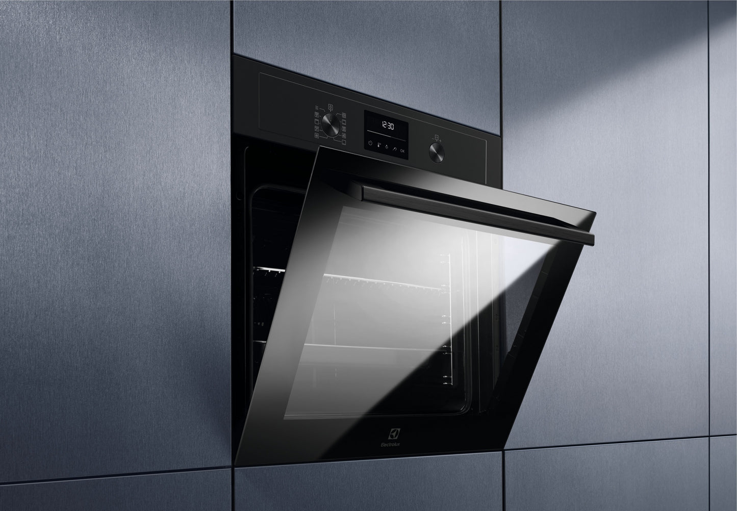 Electrolux 600.sērijas cepeškrāsns (iebūv.), 72l, melna EOD4P57H