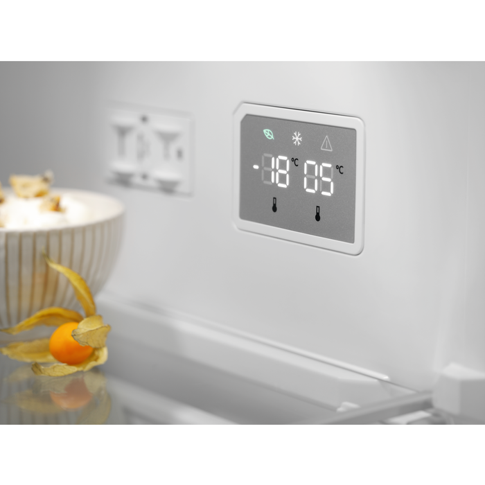 Electrolux ledusskapis ar saldētavu apakšā, ar Cooling 360° , ar MultiSpace, 186 cm, melns LNT7ME32M2