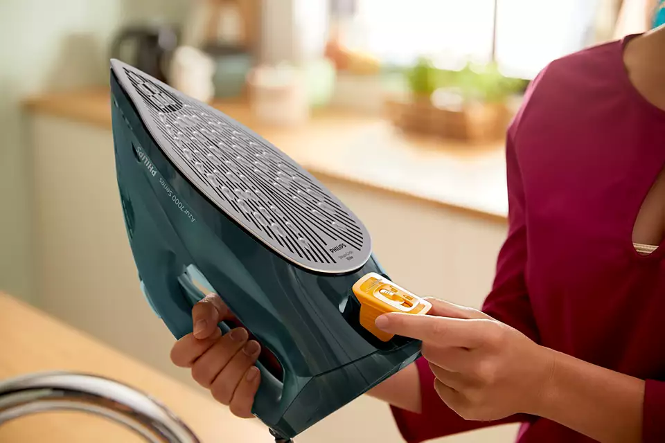 PHILIPS 7000 sērijas Tvaika gludeklis, dziļa, opāla zaļa DST7050/70