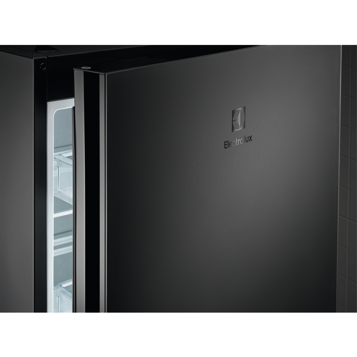 Electrolux ledusskapis ar saldētavu apakšā, ar Cooling 360° , ar MultiSpace, 186 cm, melns LNT7ME32M2