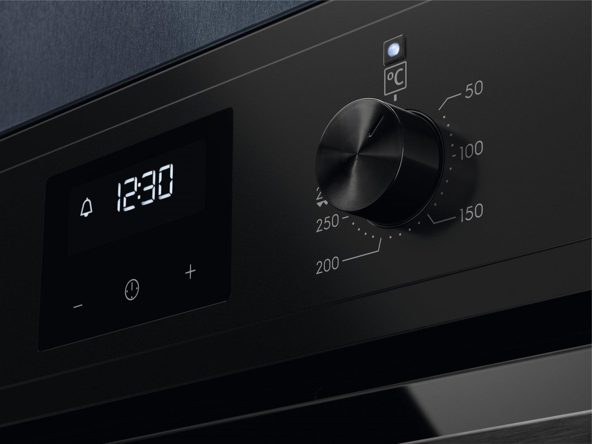 Iebūvējamā cepeškrāsns ELECTROLUX EOF3H40TH - DomoTehnika