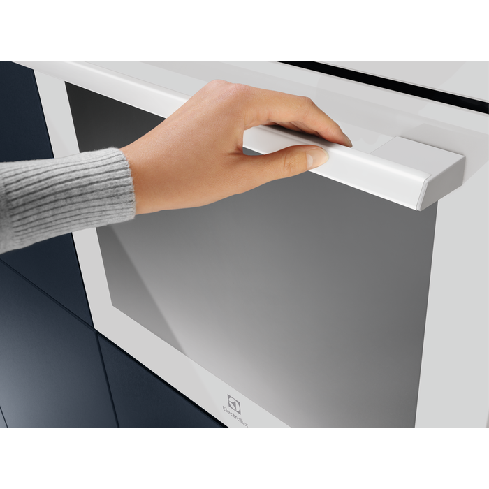 Electrolux Tvaika cepeškrāsns 600. sērija ar SteamBake iebūv., balta EOD6C77WV