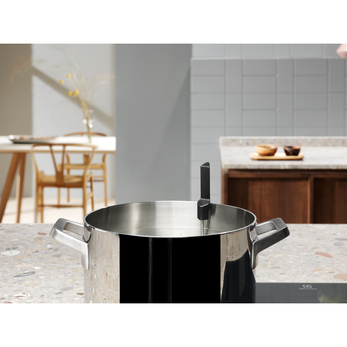 Electrolux indukcijas plīts virsma, iebūv., 60 cm ar Hob2Hood, melna EIS6648