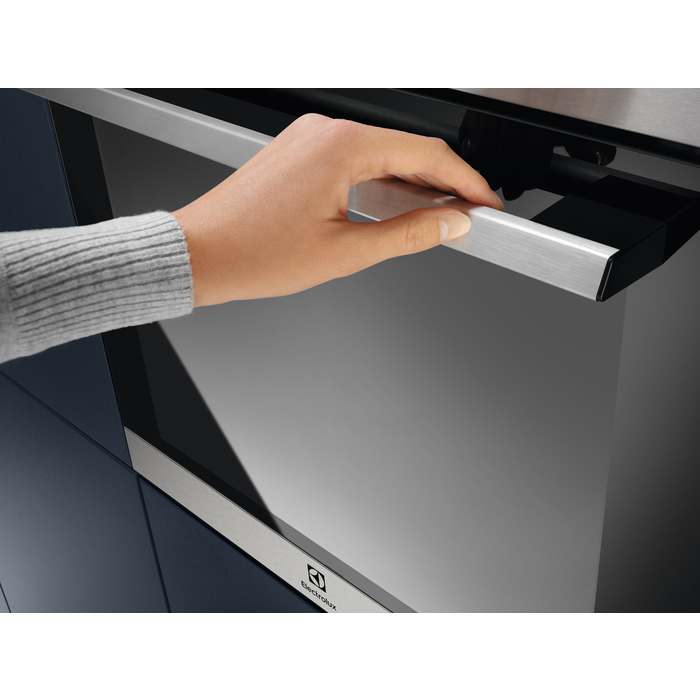 Electrolux cepeškrāsns, iebūv., 72l, tērauda EOF3C00X