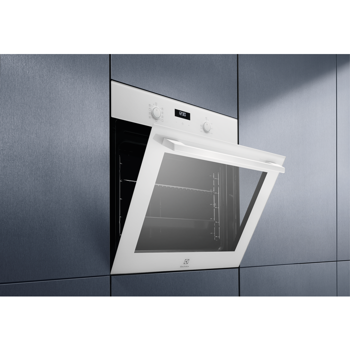 Electrolux cepeškrāsns (iebūvējama) 65l, balta EOF5C50BV