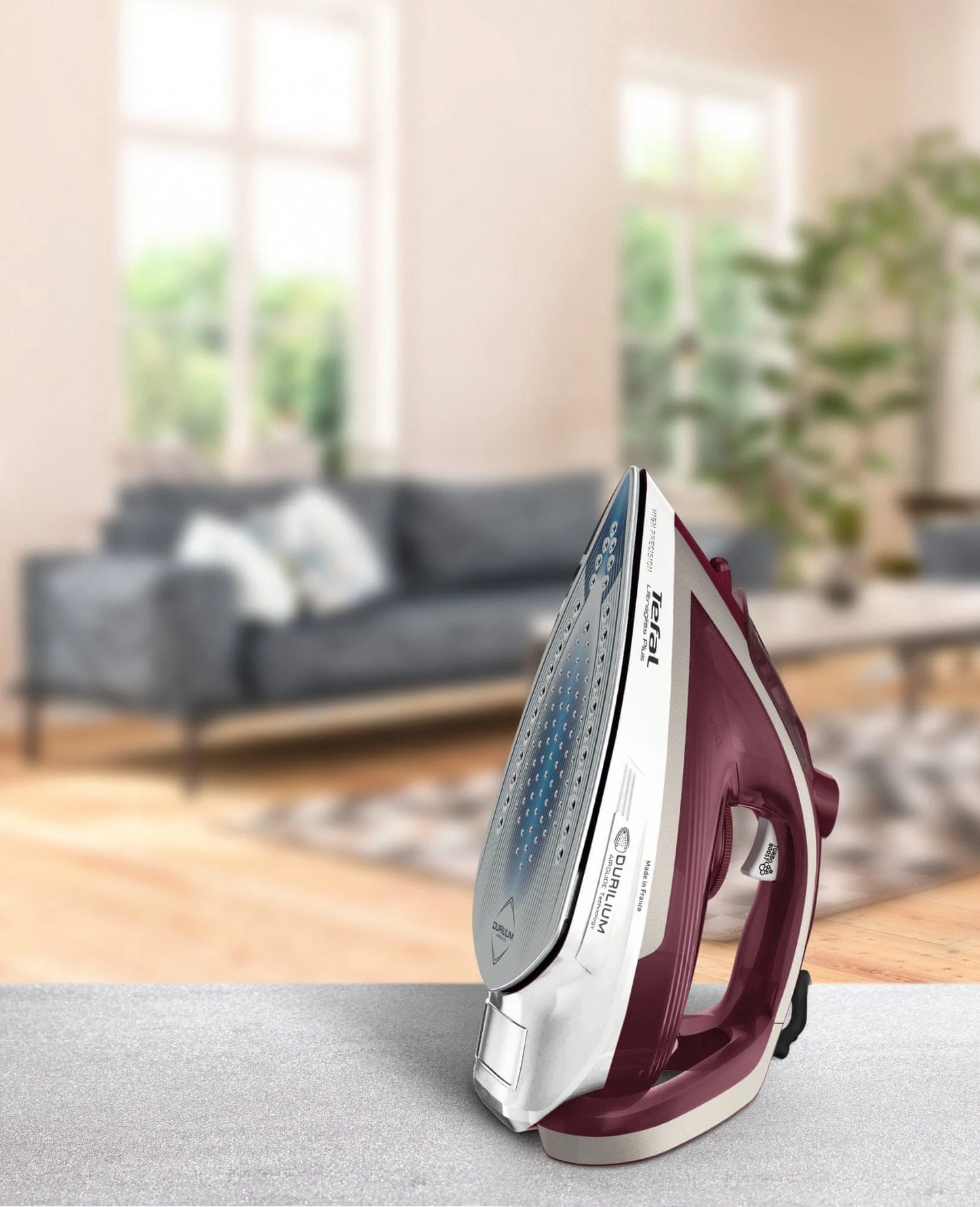 TEFAL Ultragliss Plus gludeklis, 2800W, violets/balts FV6810E0