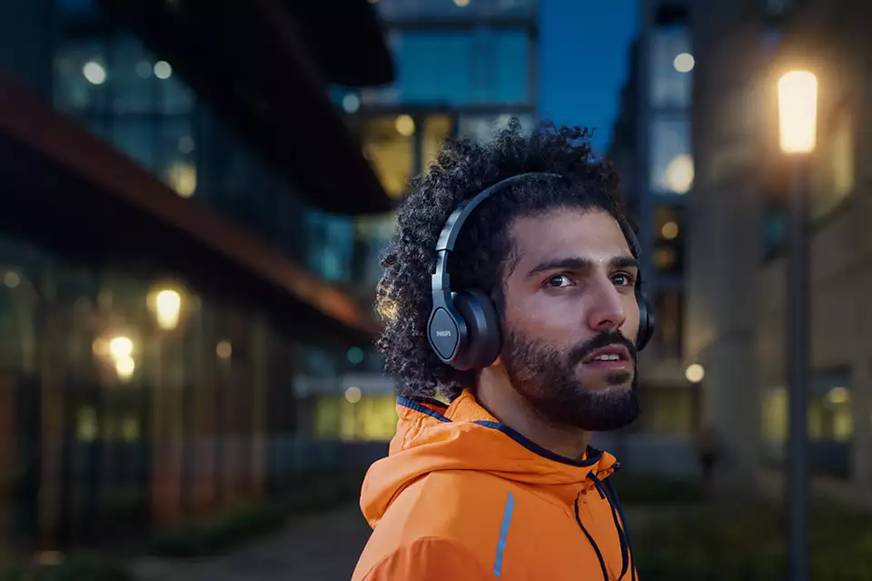 PHILIPS On-Ear bezvadu sporta austiņas, melnas TAA4216BK/00