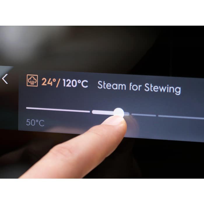 Electrolux SteamBoost tvaika cepeškrāsns, 70l EOB8S39H
