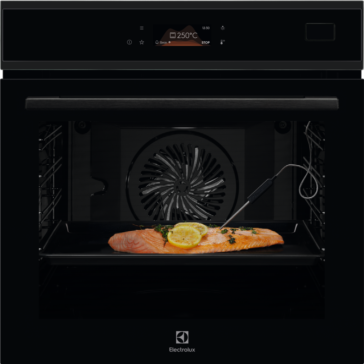 Electrolux SteamBoost tvaika cepeškrāsns, 70l EOB8S39H