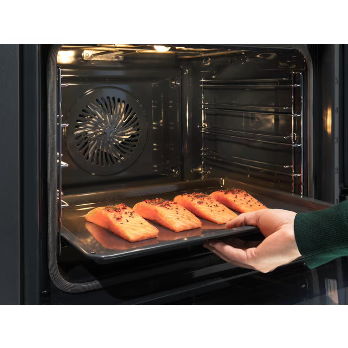 Electrolux iebūvējama tvaika cepeškrāsns, 70 l, balta EOB7S31V