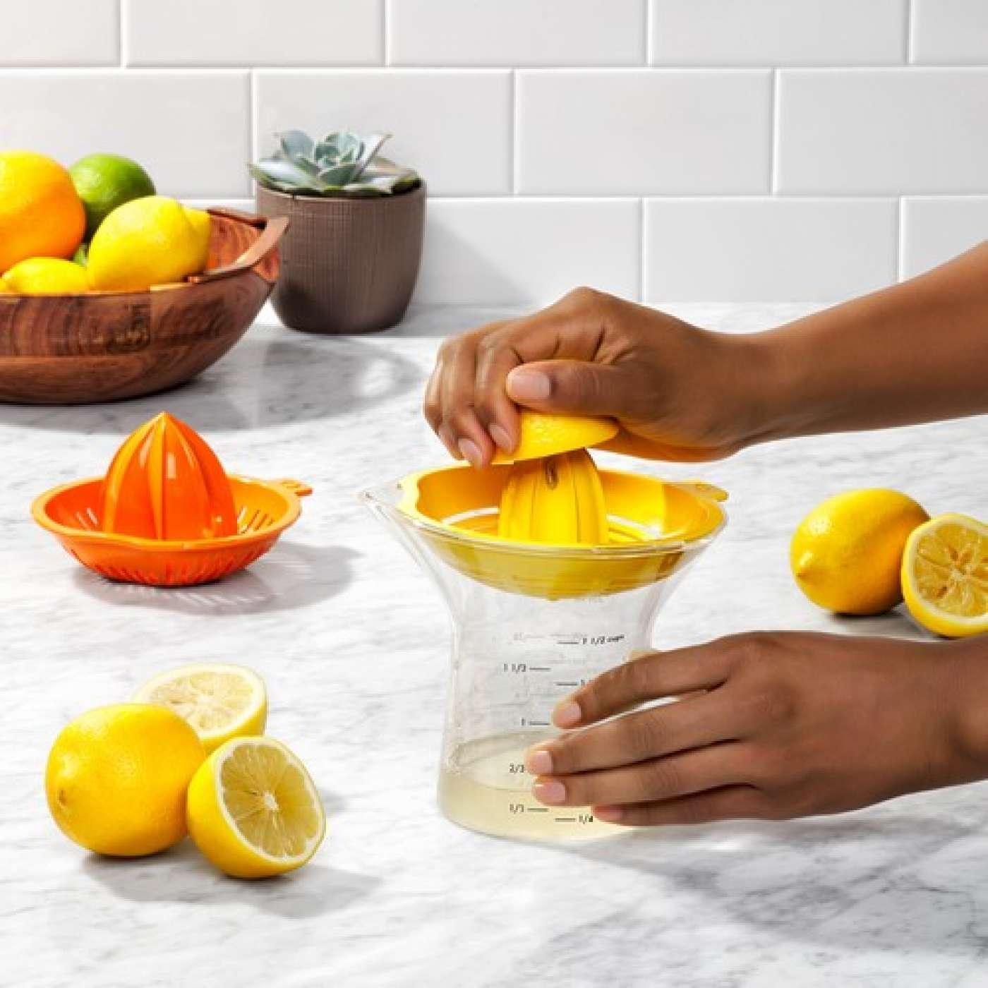 Manuālā sulu spiede OXO Small Citrus Juicer 11155800 - DomoTehnika