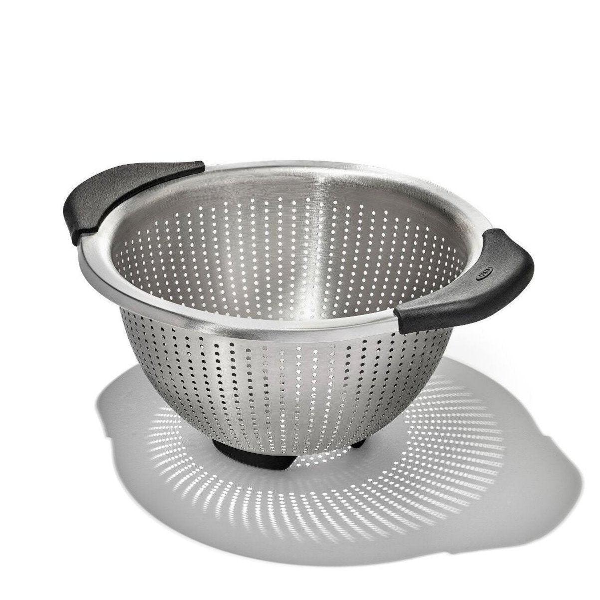Caurduris OXO Stainless Steel Colander - 2.8L - DomoTehnika