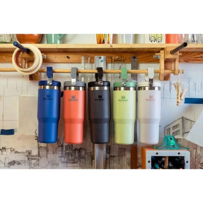 Termokrūze ar salmiņu STANLEY The IceFlow Flip Straw Tumbler 0,89L tumši pelēka - DomoTehnika
