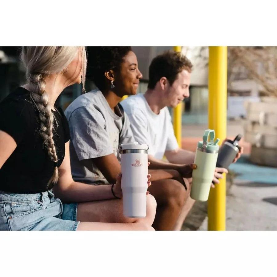 Termokrūze ar salmiņu STANLEY The IceFlow Flip Straw Tumbler 0,89L tumši pelēka - DomoTehnika