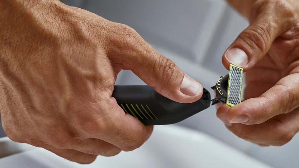 PHILIPS OneBlade Pro skuveklis, melns QP6506/15