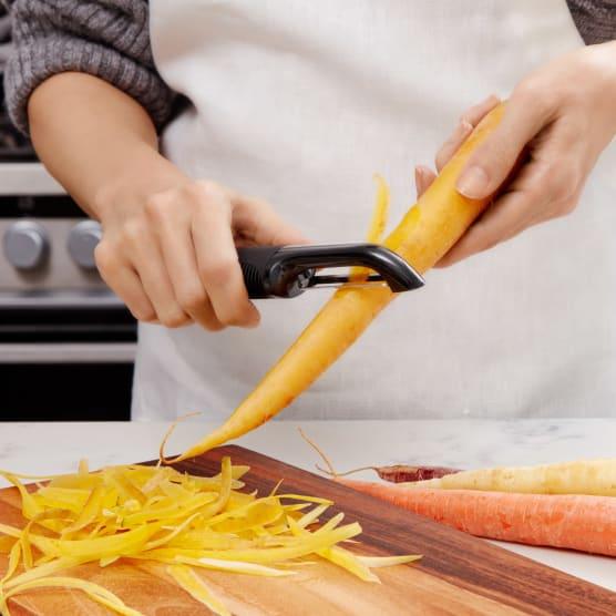 Овощечистка OXO Swivel Peeler 20081