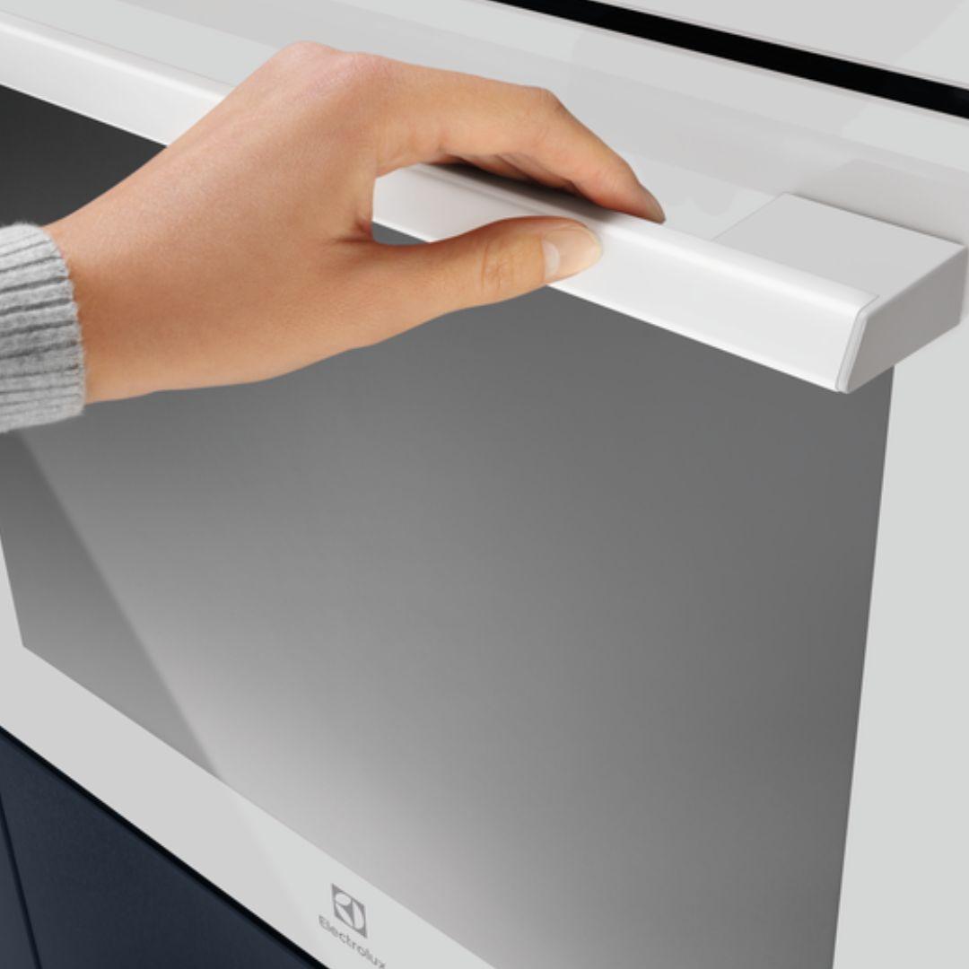 Iebūvējamā cepeškrāsns ELECTROLUX EOB7S31V - DomoTehnika