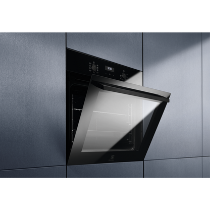 Electrolux cepeškrāsns (iebūvējama) 65l, katalītisks pārklājums EOF5C50BZ