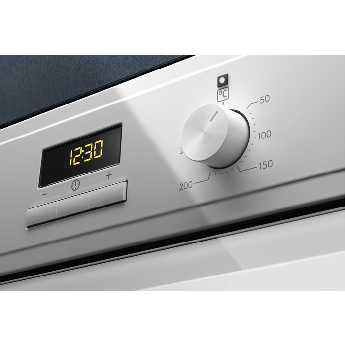 Electrolux cepeškrāsns, iebūv., 65l EOF3H40BW