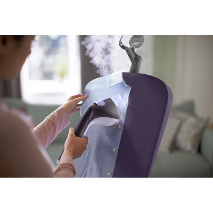 PHILIPS Tvaika gludeklis ar statīvu un iebūvētu StyleBoard, 2000W, violets STE3180/30