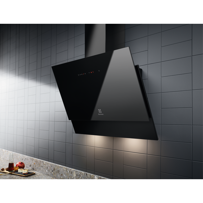 Electrolux skursteņa tipa nosūcējs, 60 cm, melns LFV416K