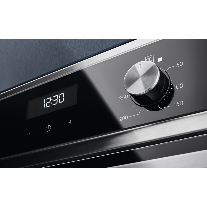 Electrolux cepeškrāsns, 65l, iebūv., melna EOD5C70BX
