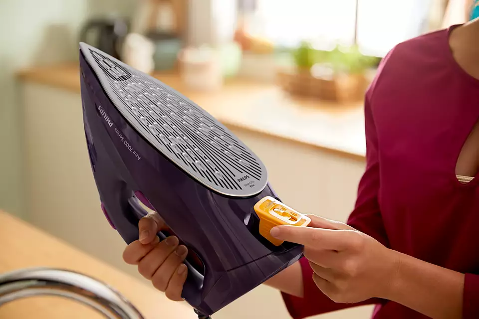 PHILIPS 7000  sērijas Tvaika gludeklis, tumši violets DST7061/30