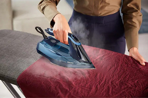 PHILIPS 8000 sērijas Tvaika gludeklis,3000W, gaiši zils DST8020/20