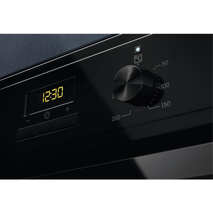 Electrolux cepeškrāsns, iebūv., 65l, tērauda ar pārklājumu pret pirkstu nospiedumiem EOF3H50BK