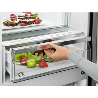 AEG 8000.sērijas No Frost Brīvstāvošs Ledusskapis ar saldētavu, 201 cm RCB736E7MX