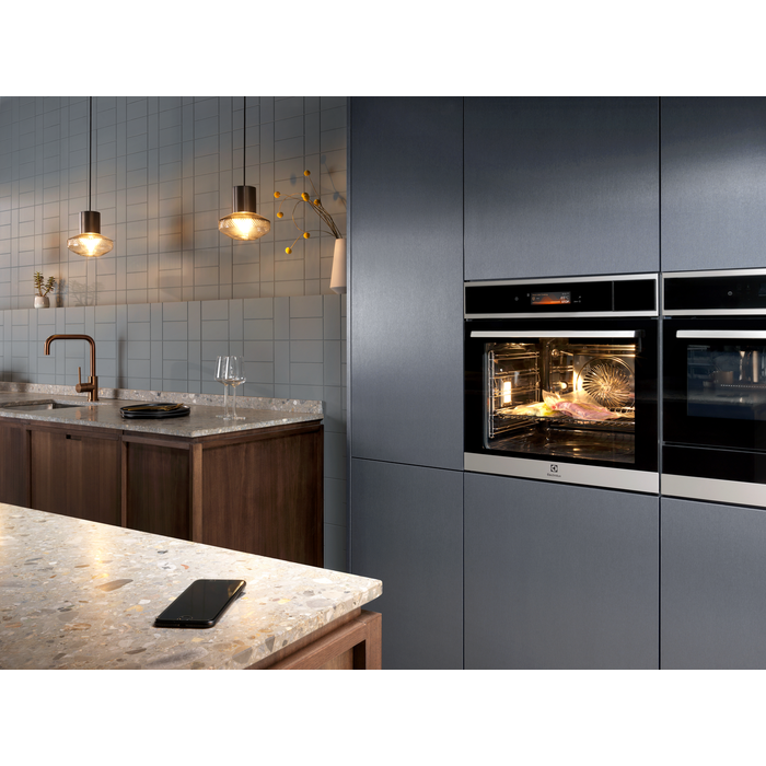 Electrolux iebūvējama tvaika cepeškrāsns, 70 l, nerūsējoša tērauda EOB7S31X