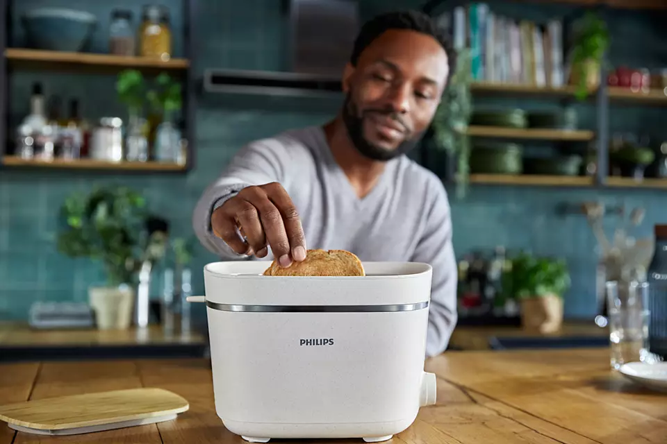 PHILIPS Eco Conscious Edition Tosteris, 830W, zīda balti matēts HD2640/10