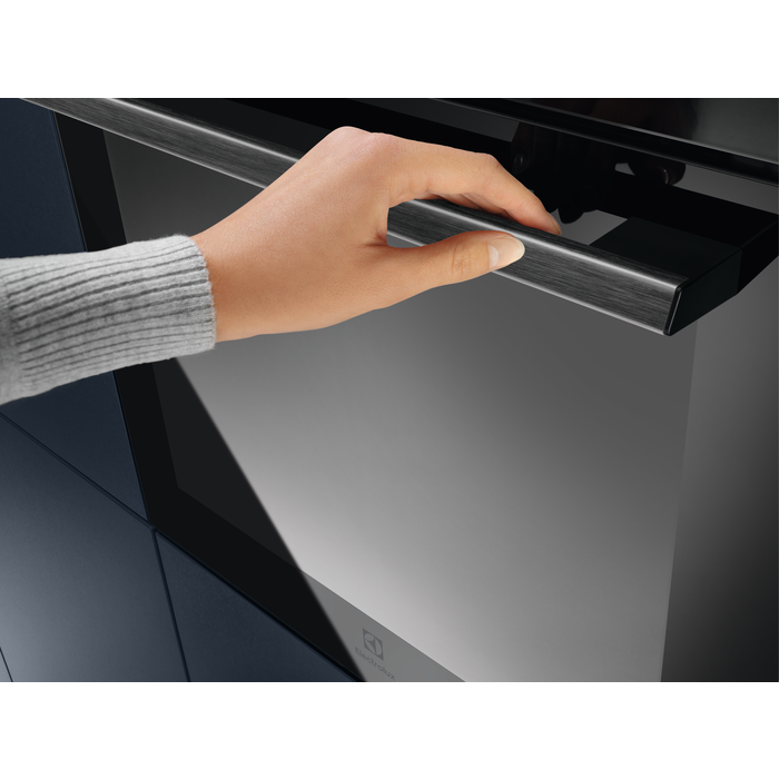 Electrolux cepeškrāsns (iebūvējama) 65l, katalītisks pārklājums EOF5C50BZ