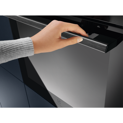 Electrolux cepeškrāsns (iebūvējama) 65l, katalītisks pārklājums EOF5C50BZ