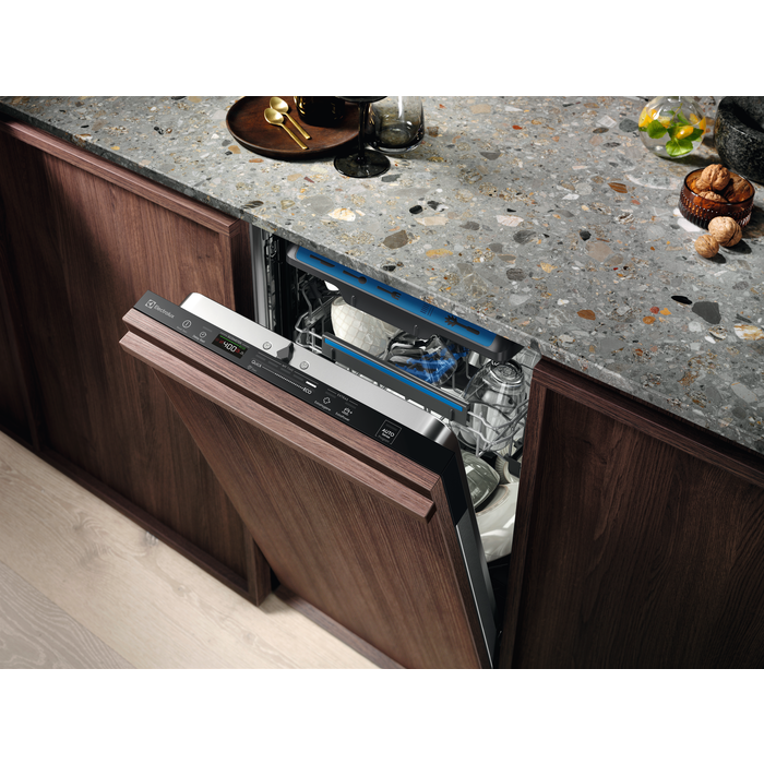 Electrolux trauku mazgājamā mašīna (iebūv.), balta, 45 cm EEM43211L