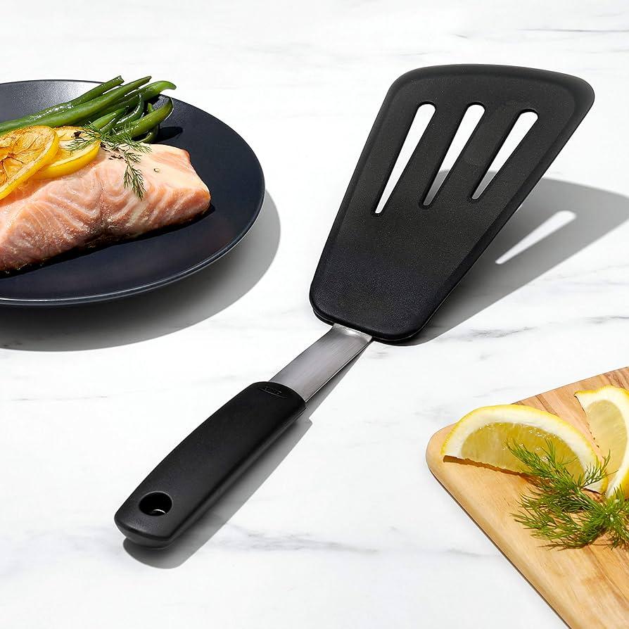 Lāpstiņa OXO Silicone Flexible Omelette Turner 1071532 - DomoTehnika