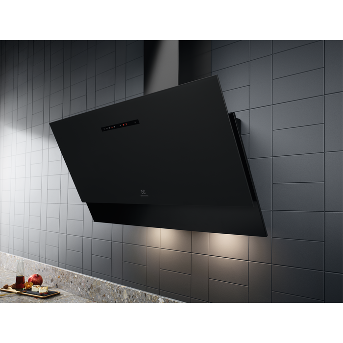 Electrolux skursteņa tipa nosūcējs, 90 cm, melns LFV619R