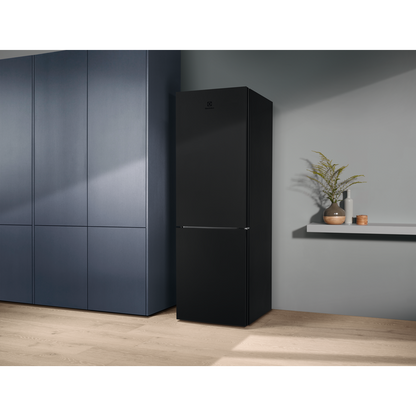 Electrolux ledusskapis ar saldētavu apakšā, ar Cooling 360° , ar MultiSpace, 186 cm, melns LNT7ME32M2