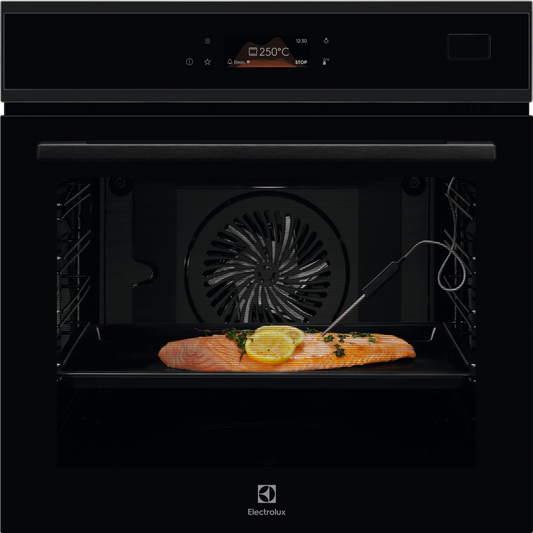 Electrolux SteamBoost tvaika cepeškrāsns, 70l EOB8S39H