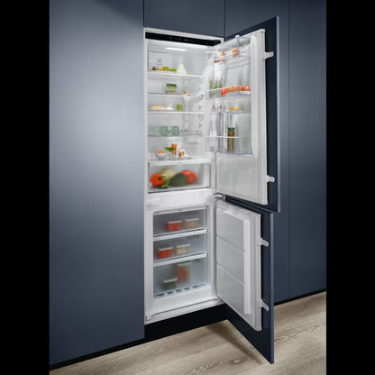 Electrolux 700.sērijas iebūv. ledusskapis ar saldētavu apakšā, balts, 177.2 cm, F LNG7TE18S