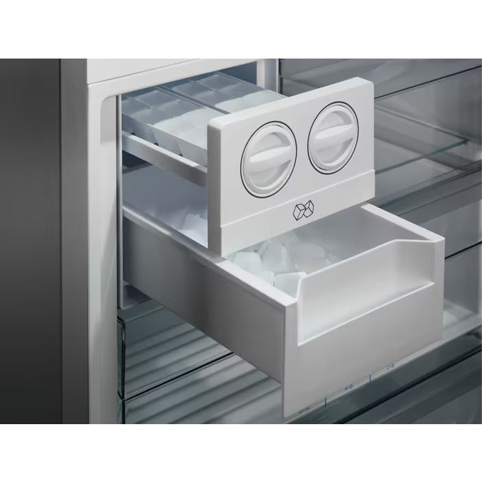 AEG No Frost ledusskapis ar saldētavu apakšā, 201 cm, melns ORC8M361EL