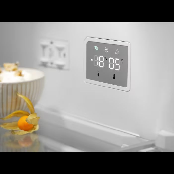 Electrolux ledusskapis ar saldētavu apakšā, 201 cm, melns LNT7ME36K2