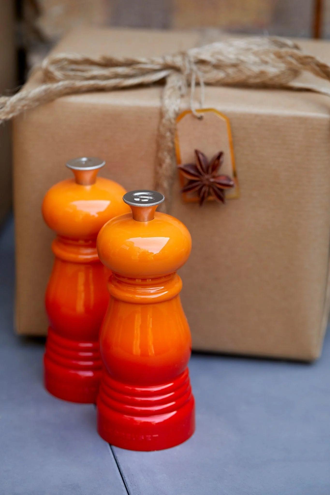 Sāls un piparu dzirnaviņas LE CREUSET Salt & Pepper Set 11 cm orange 02016562 - DomoTehnika