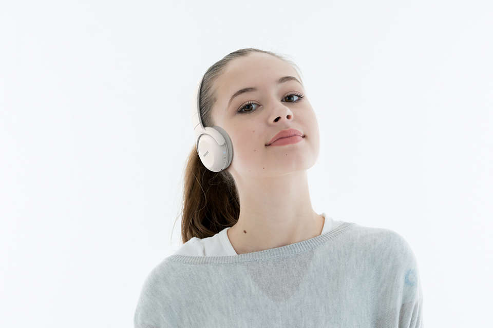 PHILIPS UpBeat bezvadu austiņas ar galvas stīpu un mikrofonu, baltas TAUH202WT/00
