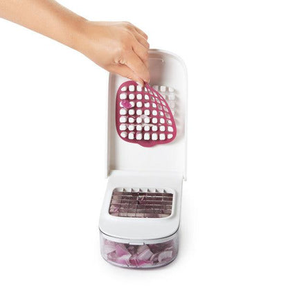 Dārzeņu smalcinātājs OXO Vegetable Chopper with Easy-Pour Opening - DomoTehnika